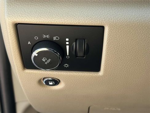 Used 2021 Jeep Grand Cherokee Limited image 12