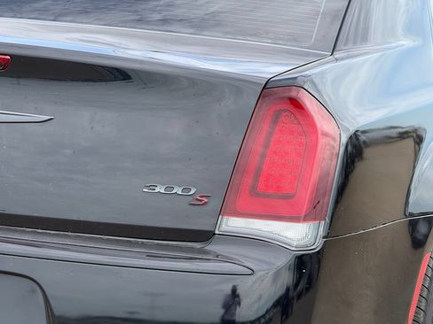 Used 2022 Chrysler 300 S RWD image 7