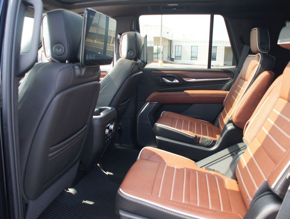 Used 2024 GMC Yukon Denali Ultimate AWD/4WD image 16