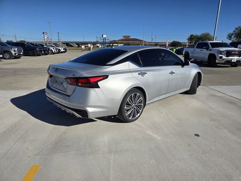 Used 2023 Nissan Altima 2.5 SL image 3