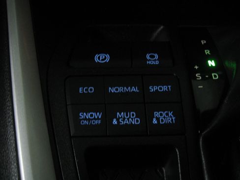 Used 2022 Toyota RAV4 XLE image 18
