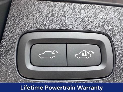 Certified 2026 Volvo XC60 T8 Ultra w/ Climate Package AWD/4WD image 9