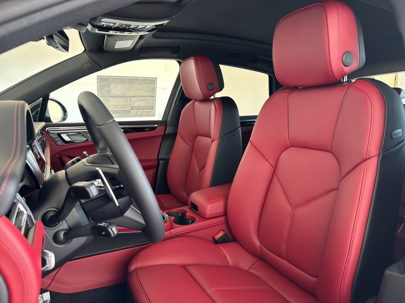 Certified 2026 Porsche Macan AWD/4WD image 5
