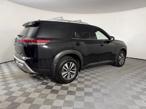 Used 2025 Nissan Pathfinder SL FWD image 7