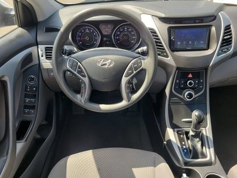 Used 2015 Hyundai Elantra SE w/ Option Group 02 FWD image 11