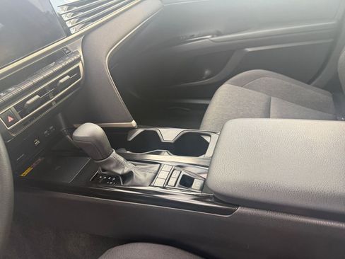 Used 2025 Toyota Camry LE image 40