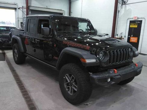 Used 2026 Jeep Gladiator Mojave image 3