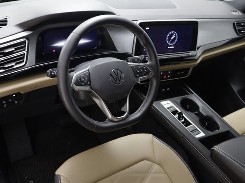 Used 2024 Volkswagen Atlas Cross Sport SE AWD/4WD image 6