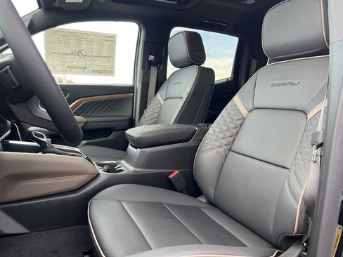 New 2026 GMC Canyon Denali image 9