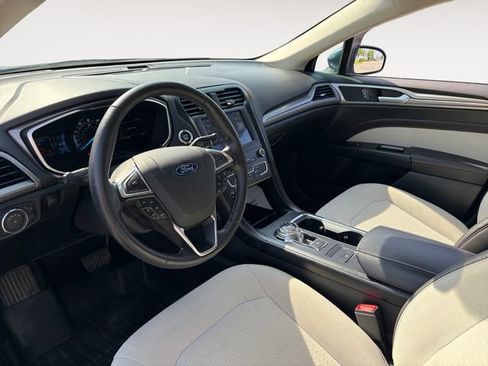 Used 2019 Ford Fusion SE w/ Equipment Group 151A FWD image 11
