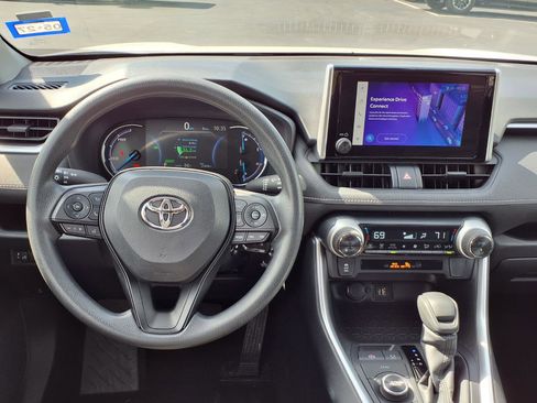 Certified 2025 Toyota RAV4 LE AWD/4WD image 5