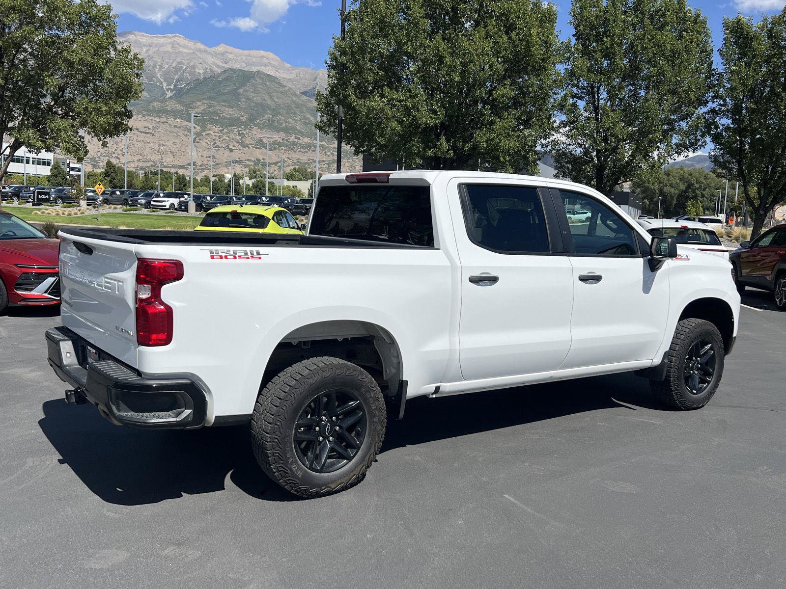 Used 2025 Chevrolet Silverado 1500 Custom Trail Boss AWD/4WD image 15