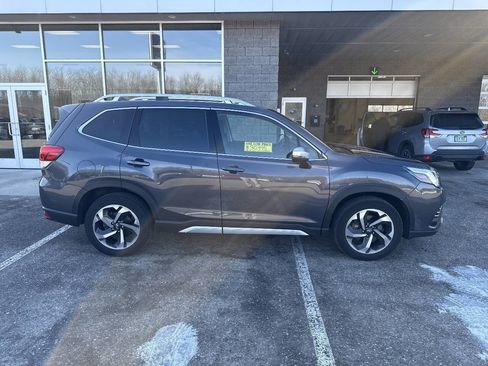 Used 2023 Subaru Forester Touring image 2