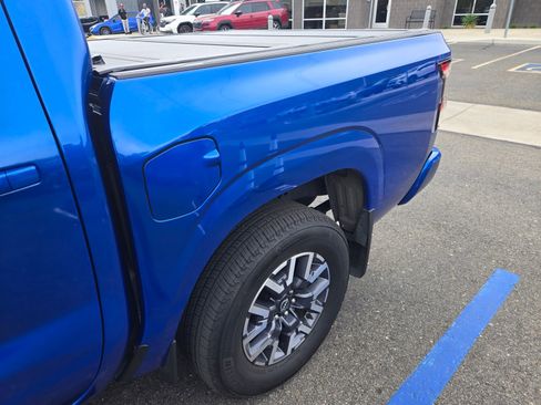 Used 2025 Nissan Frontier SL image 5