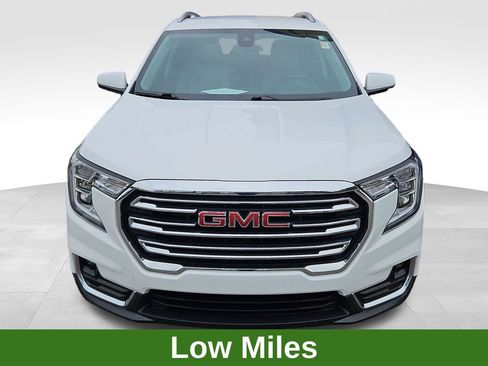Used 2024 GMC Terrain SLT image 2