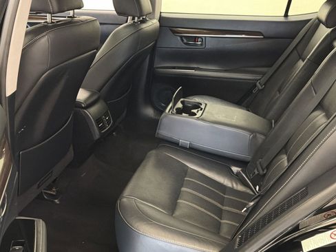 Used 2017 Lexus ES 300h w/ Luxury Package FWD image 26
