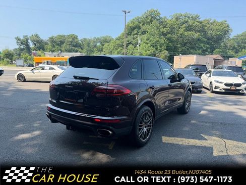 Used 2017 Porsche Cayenne AWD/4WD image 8
