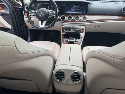 Used 2019 Mercedes-Benz E 300 4MATIC image 29