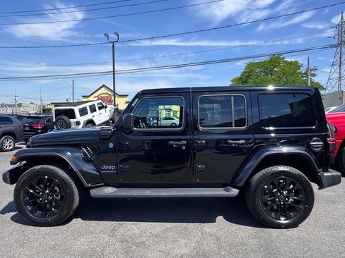 Certified 2025 Jeep Wrangler Unlimited Sahara AWD/4WD image 4