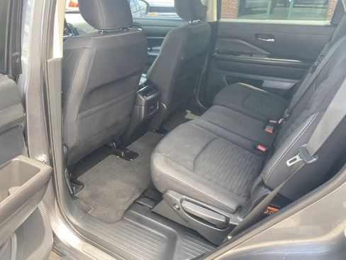 Used 2022 Nissan Pathfinder S AWD/4WD image 10