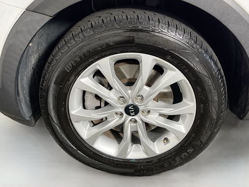 Used 2020 Kia Telluride LX AWD/4WD image 25