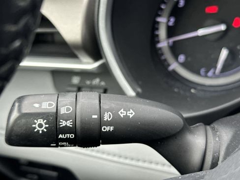 Used 2020 Toyota Highlander XLE image 22