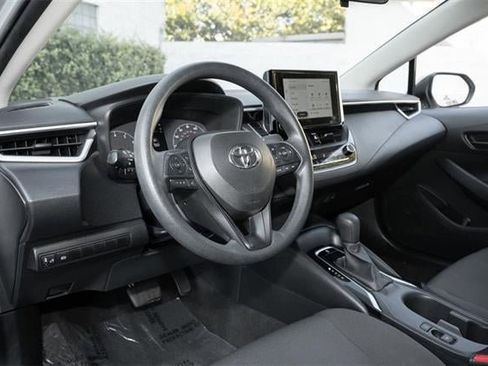Used 2023 Toyota Corolla LE image 43