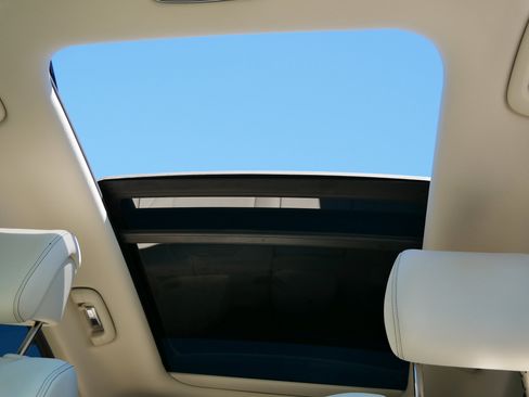 Used 2022 Genesis GV70 2.5T w/ Advanced Package image 33