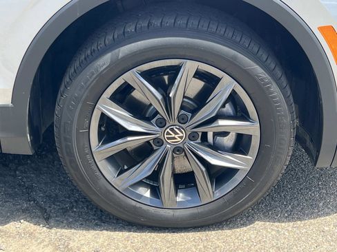 Certified 2023 Volkswagen Tiguan SE FWD image 28