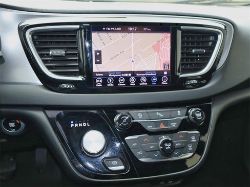 Used 2019 Chrysler Pacifica Touring-L Plus w/ S Appearance Package image 23