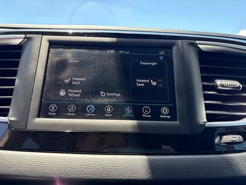 Used 2019 Chrysler Pacifica Touring-L FWD image 26
