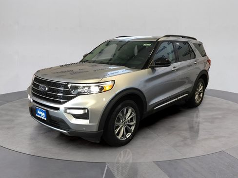 Used 2024 Ford Explorer XLT w/ Equipment Group 202A AWD/4WD image 1
