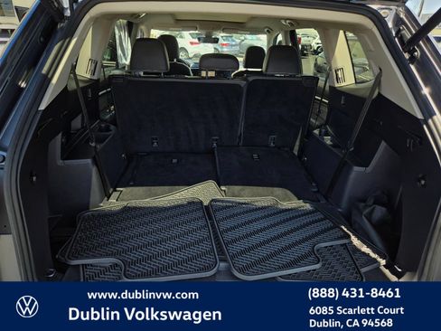Certified 2023 Volkswagen Atlas SEL Premium AWD/4WD image 28