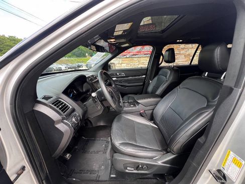 Used 2019 Ford Explorer Limited w/ Class III Trailer Tow Package FWD image 17