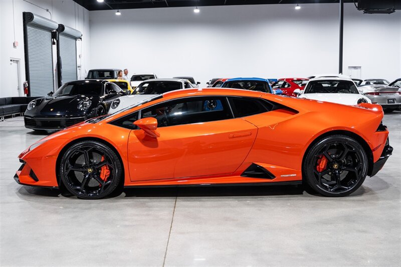 Used 2020 Lamborghini Huracan EVO AWD/4WD image 3