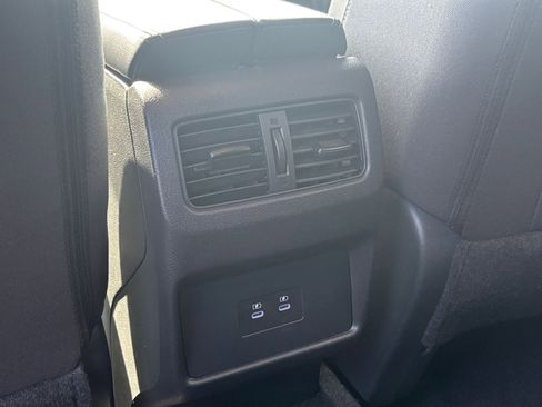 Used 2025 Nissan Rogue SV AWD/4WD image 22