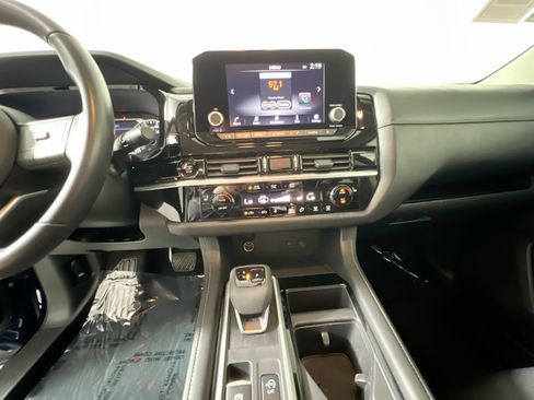 Used 2025 Nissan Pathfinder SV FWD image 25