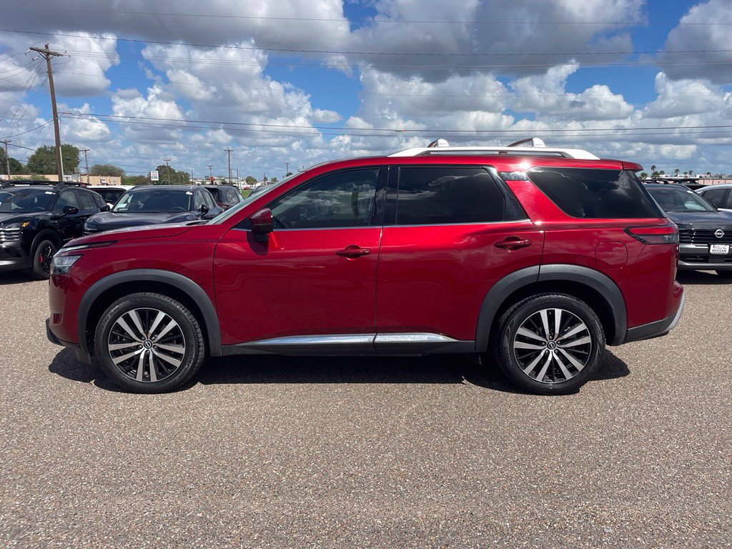 Certified 2023 Nissan Pathfinder Platinum w/ Cargo Package AWD/4WD image 4