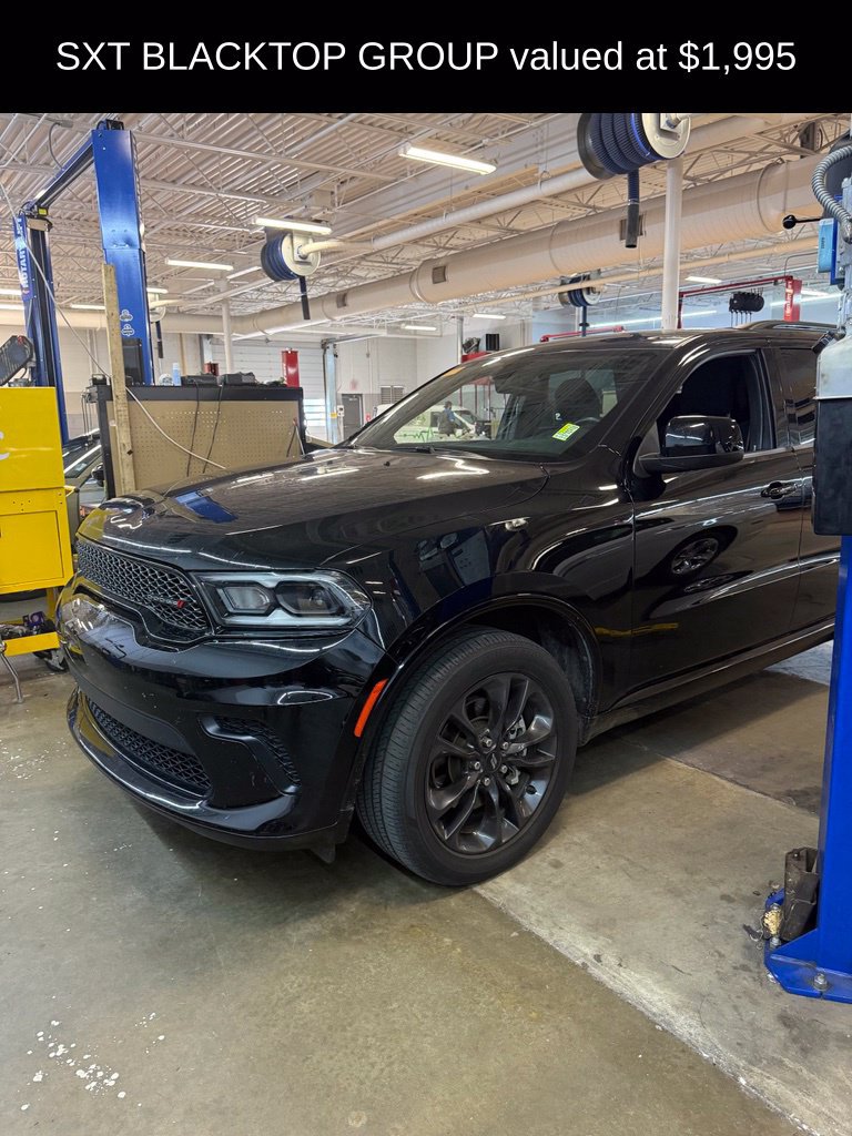 Used 2023 Dodge Durango SXT w/ SXT Blacktop Group AWD/4WD image 3