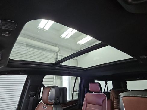 Used 2023 GMC Yukon XL Denali Ultimate AWD/4WD image 32
