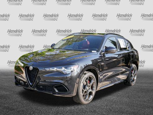 Used 2024 Alfa Romeo Stelvio Veloce image 5