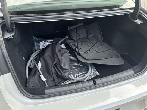 Certified 2025 BMW i7 xDrive60 image 18