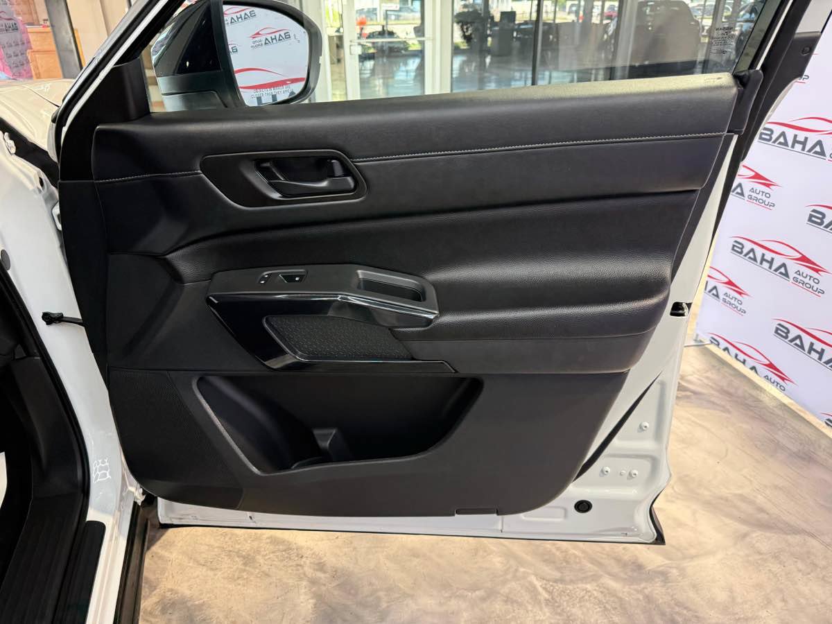 Used 2024 Nissan Pathfinder S AWD/4WD image 54