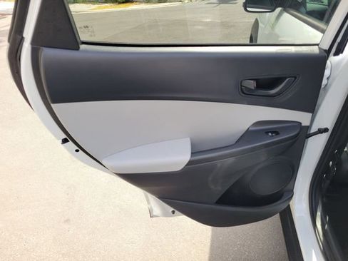 Used 2022 Hyundai Kona SEL FWD image 29