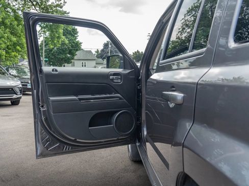 Used 2015 Jeep Patriot Limited AWD/4WD image 13