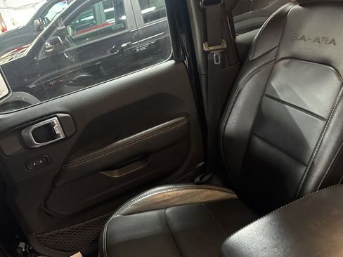 Used 2019 Jeep Wrangler Unlimited Sahara image 8