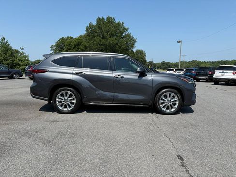 Used 2021 Toyota Highlander Limited FWD image 8