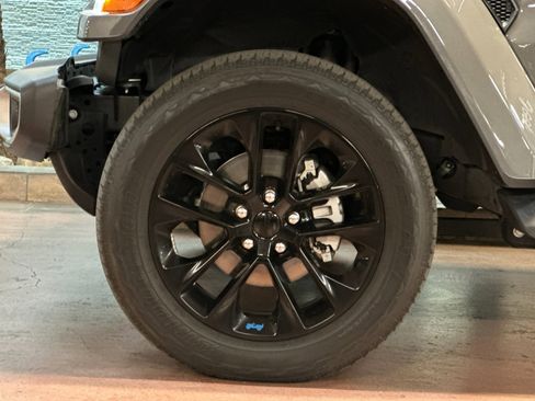 Used 2022 Jeep Wrangler Unlimited Sahara w/ Safety Group image 25