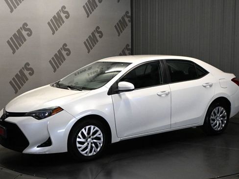 Used 2017 Toyota Corolla LE FWD image 1