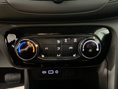 Certified 2023 Buick Encore GX Preferred w/ Cold Weather Comfort Package FWD image 18